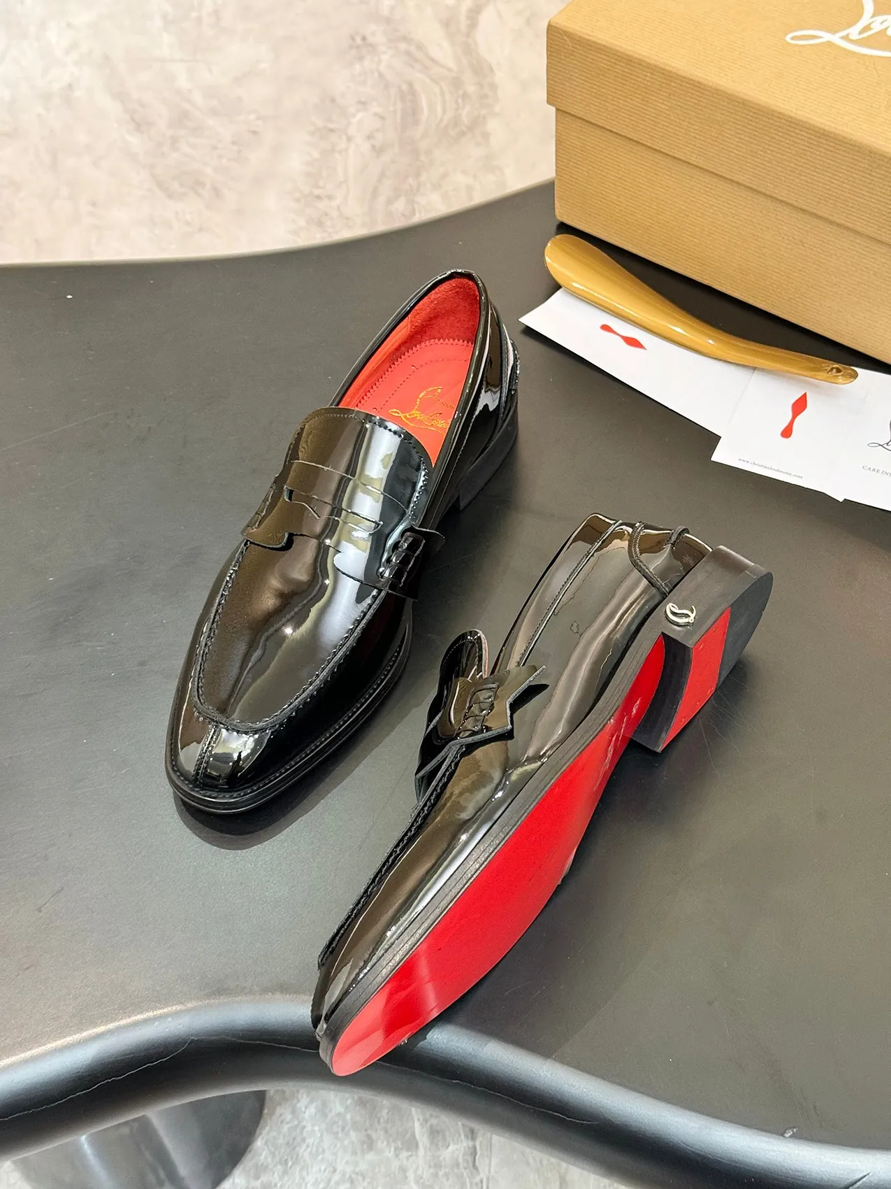 [CL red sole shoes] Top P: 1020💰 Size 39-44 (⚠️38.45.46.47 custom-made, non-returnable and non-exchangeable) 🆑High-end men's business formal leather shoes, original authentic top quality goods ••✅💯 Top original order purchasing agent! Original imported patterned cowhide ➕Imported cowhide lining ➕Cowhide feet ➕Original leather outsole~🉑️Feel free to compare the authentic ones!